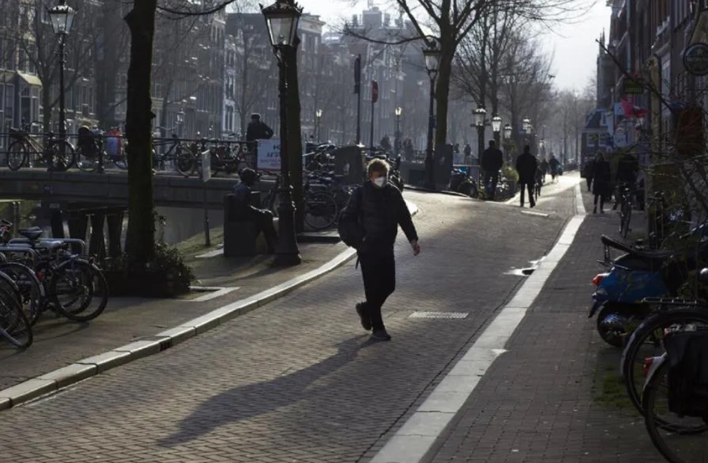 Ολλανδία: Νέο ρεκόρ μολύνσεων εν μέσω του κύματος της Όμικρον