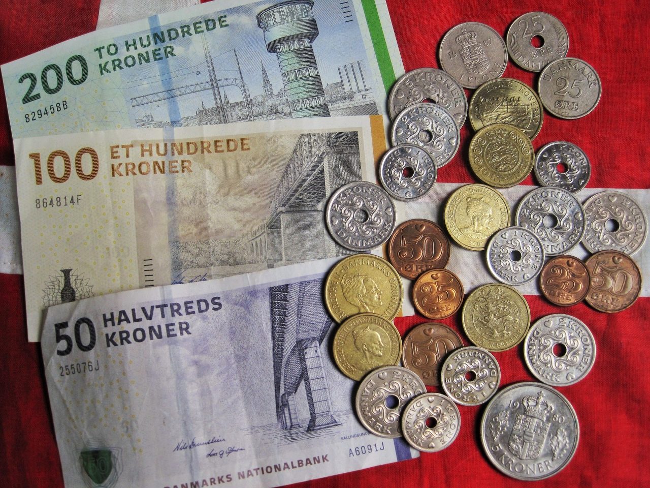 Δανέζικα κέρματα και χαρτονομίσματα