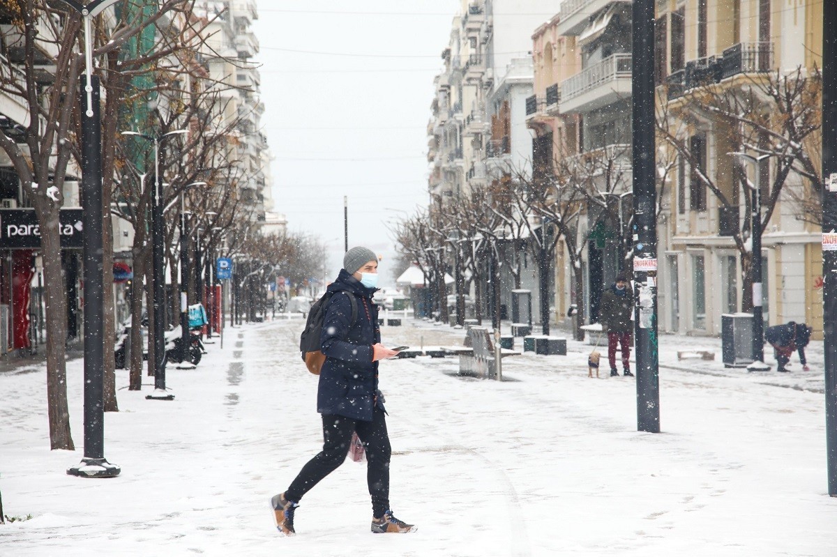 Σε αναστολή λειτουργίας το Δημόσιο και την Τετάρτη