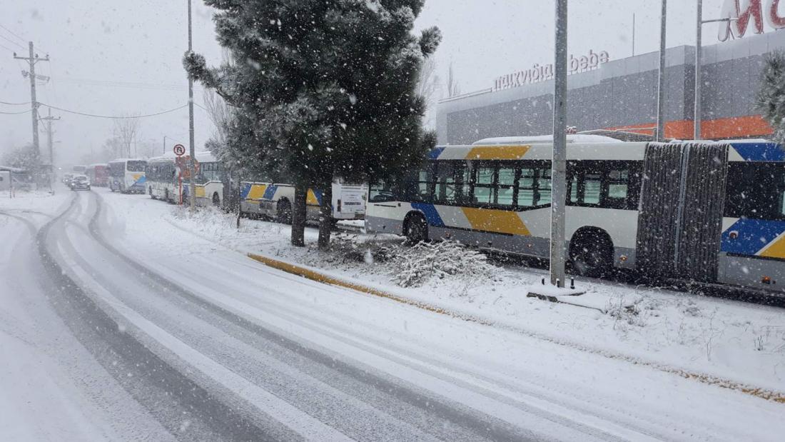 Ωρωπός: Απεγκλωβισμός λεωφορείου από την Πολιτική Προστασία λόγω της ισχυρής χιονόπτωσης