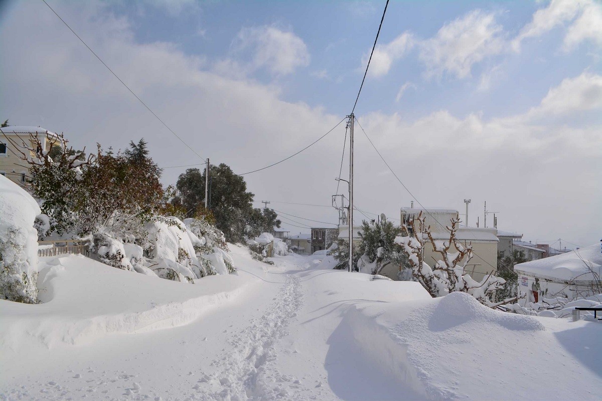 Στερεά Ελλάδα: Προβλήματα στο οδικό δίκτυο και στην ηλεκτροδότηση-Πολικές θερμοκρασίες