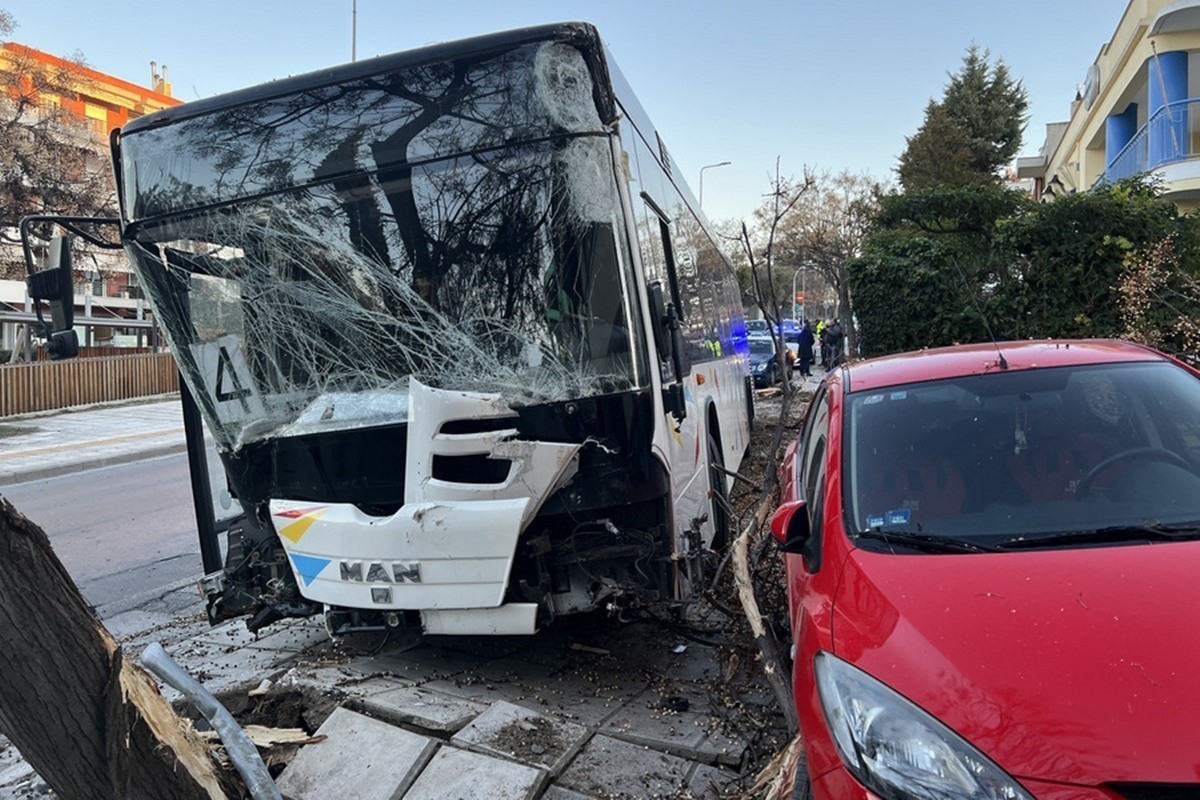 ΟΑΣΘ: Θα διερευνηθεί από ειδική επιτροπή το ατύχημα με εμπλοκή λεωφορείου στην Θεσσαλονίκη