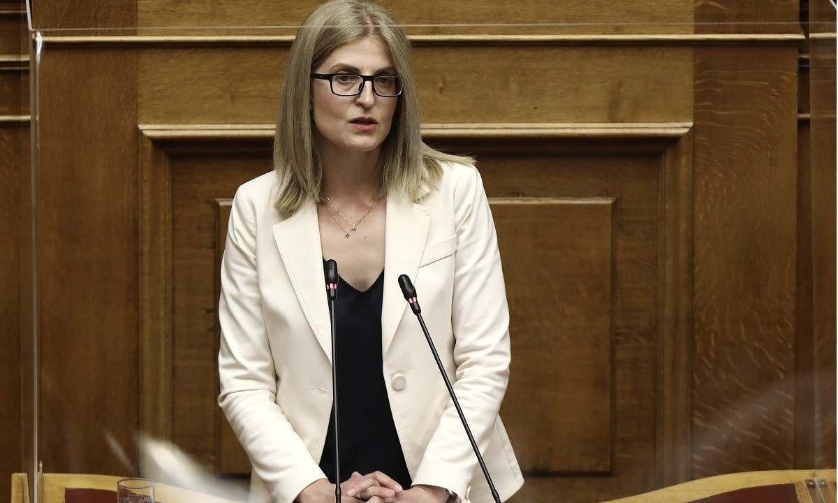 Πρόταση μομφής: Η βουλευτής Αυγέρη του ΣΥΡΙΖΑ σύγκρινε τους νεκρούς της πανδημίας με το Μάτι