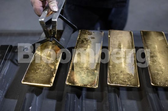 Χρυσός: Πάνω από τα 1.800 δολάρια μετά την αποδυνάμωση του δολαρίου