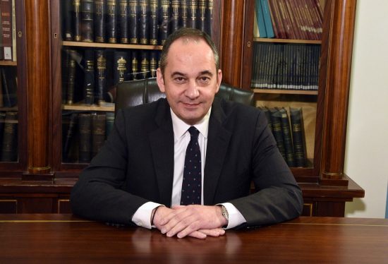 Έξι συμβάσεις για την εξυπηρέτηση αγόνων γραμμών