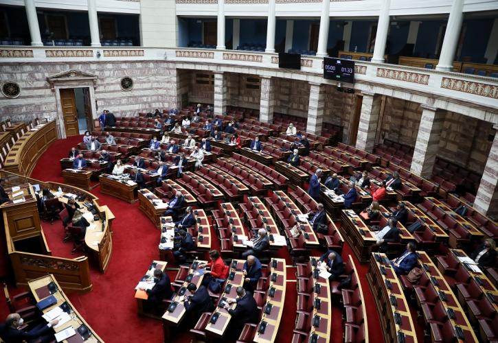 Βουλή: Κυρώθηκε το Μνημόνιο Αθηνών-Λευκωσίας για έργα υποδομής στην πυρόπληκτη Αν. Αττική