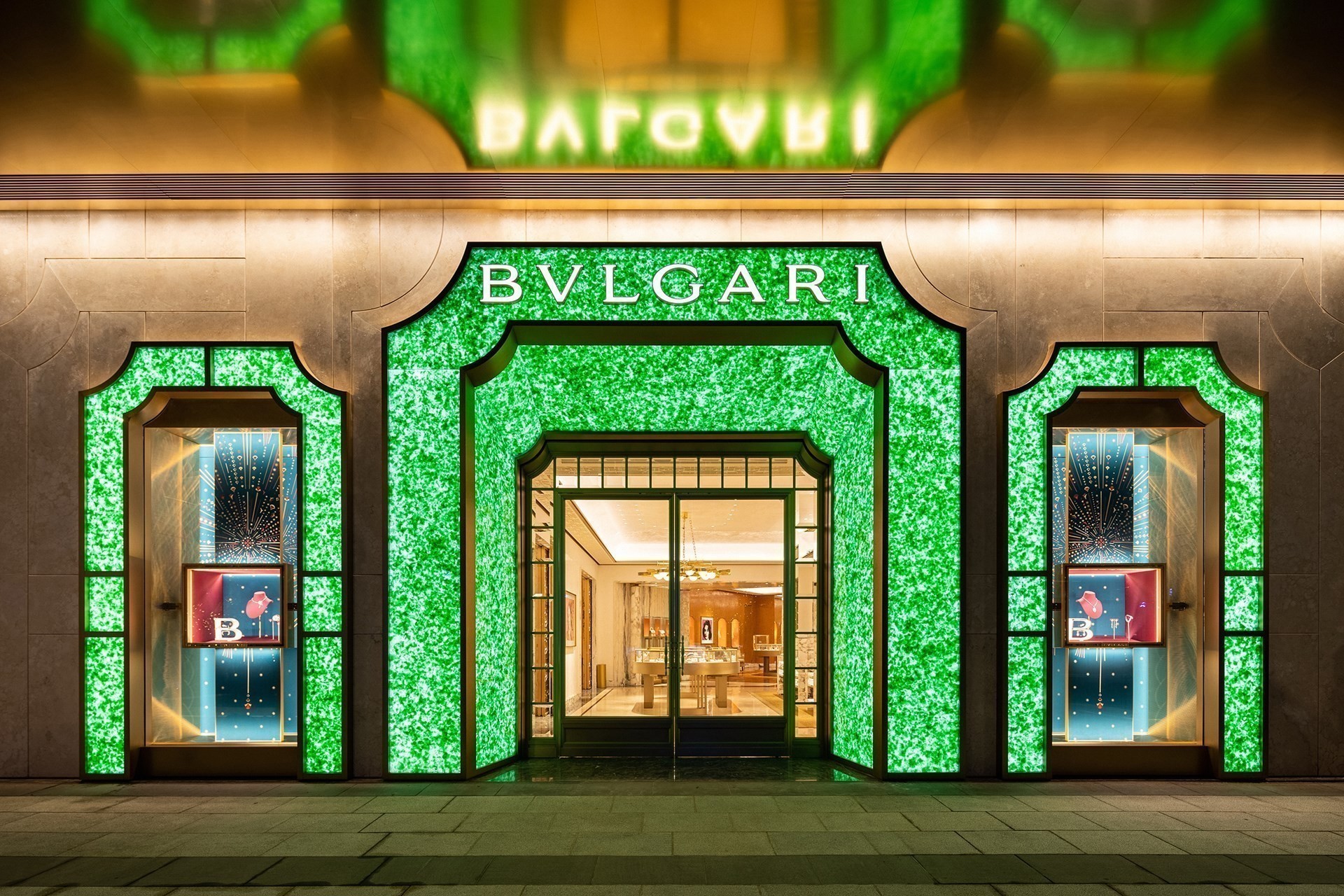 Bulgari: Από ανακυκλωμένα μπουκάλια η πρόσοψη του νέου καταστήματος στη Σαγκάη