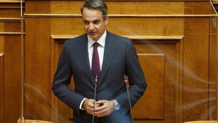 Ο πρωθυπουργός Κυριάκος Μητσοτάκης μιλάει στο βήμα της Βουλής