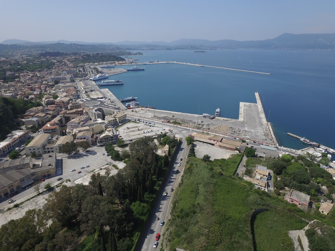 Πανοραμική άποψη της μαρίνας μεγάλων σκαφών αναψυχής στην Κέρκυρας
