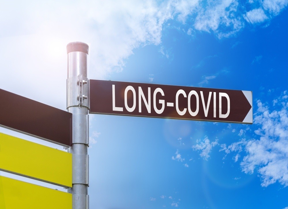Μια πινακίδα που αναγράφει «Long-Covid»