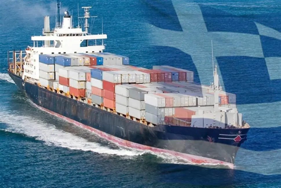 Φορτηγό πλοίο με ελληνική σημαία