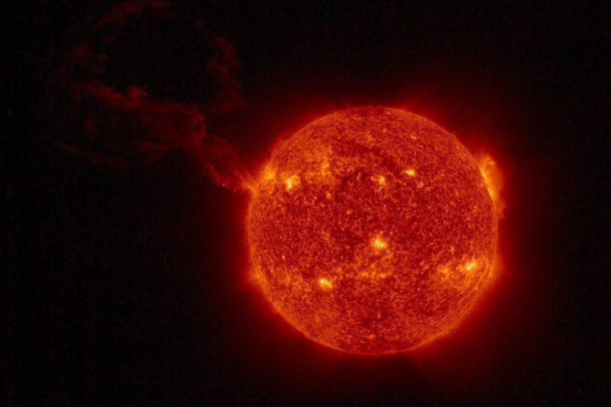 Καταγραφή της μεγαλύτερης μέχρι σήμερα ηλιακής «προεξοχής, η οποία εκτοξεύθηκε σε απόσταση εκατομμυρίων χιλιομέτρων στο διάστημα
