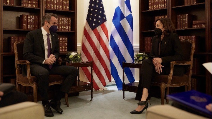 O πρωθυπουργός Κυριάκος Μητσοτάκης με την Αντιπρόεδρο των ΗΠΑ, Κάμαλα Χάρις