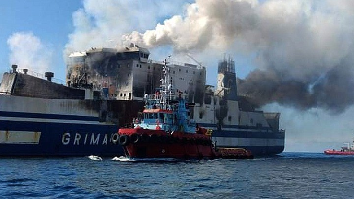 Το πλοίο Euroferry Olympia που έπιασε φωτιά