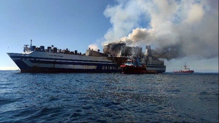 Το πλοίο Euroferry Olympia που έπιασε φωτιά