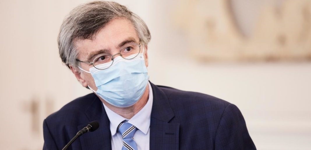ο καθηγητής Λοιμωξιολογίας και επικεφαλής της Επιτροπής Εμπειρογνωμόνων, Σωτήρης Τσιόδρας