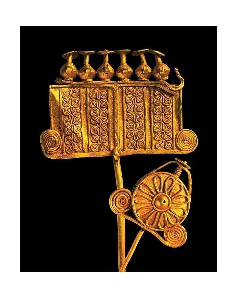 Μια χρυσή περόνη μέρος του «Θησαυρού του Πριάμου», ηλικίας άνω των 4.000 ετών