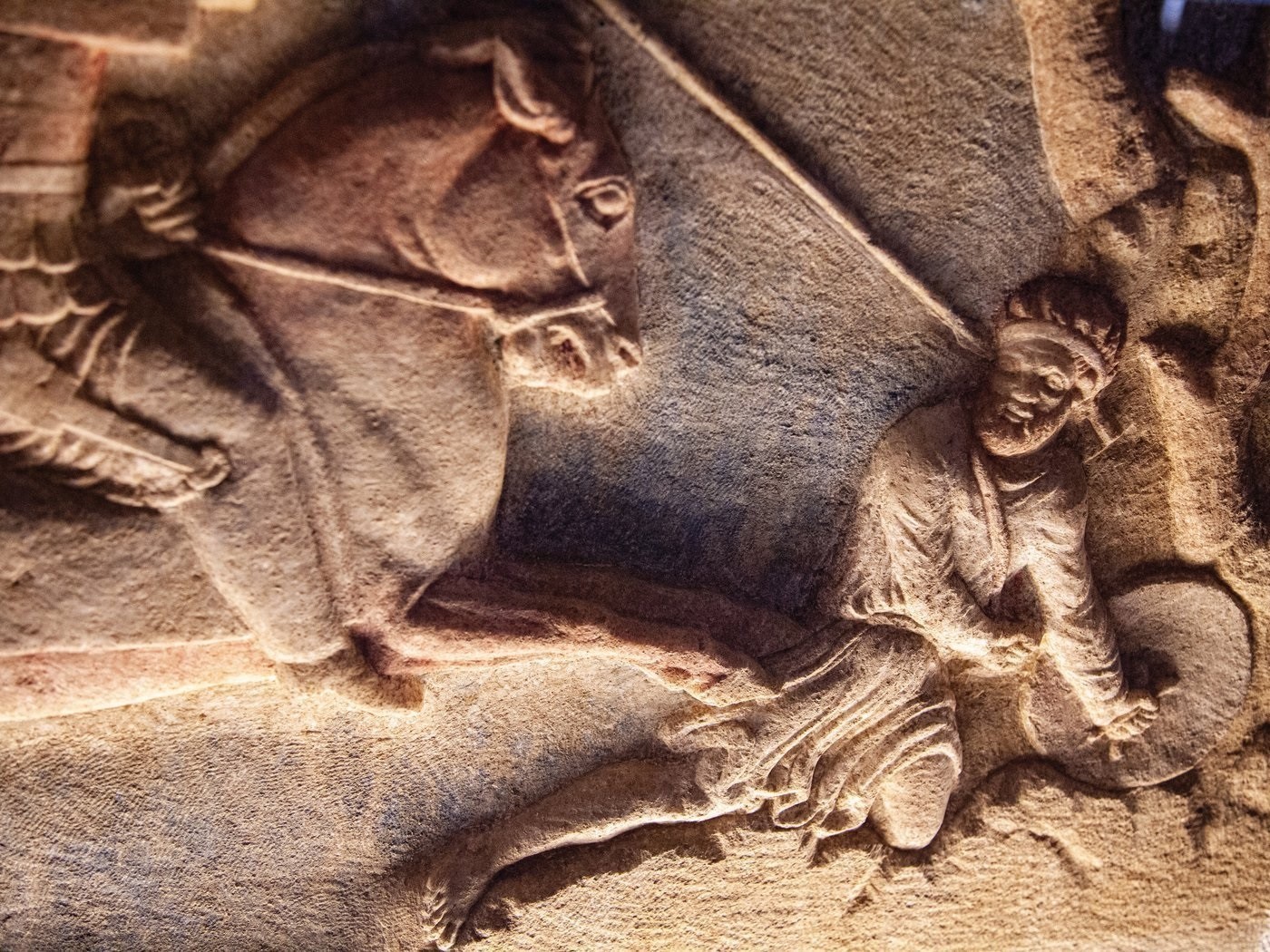 Λεπτομέρεια σαρκοφάγο του 4ου π.Χ. αιώνα, που πιστεύεται ότι απεικονίζει μια σκηνή μάχης Περσών και Ελλήνων. Βρέθηκε κοντά στην Τροία