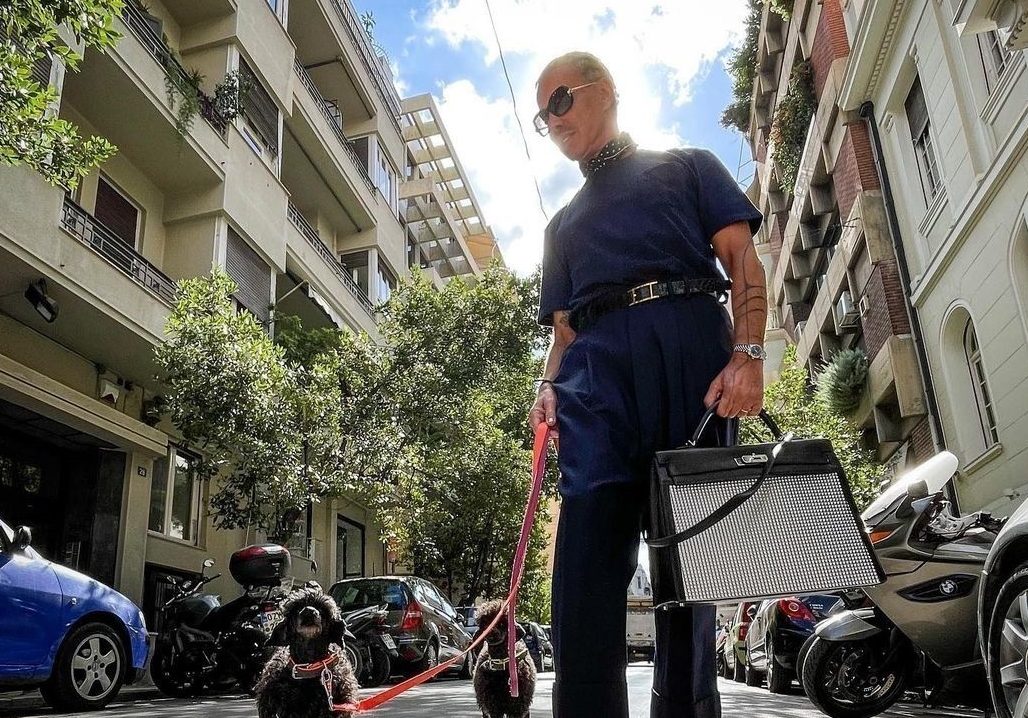 Ο Λάκης Γαβαλάς σαν ινφλουένσερ πριν από τους ινφλουένσερ