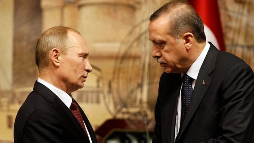 Ο Τούρκος πρόεδρος Ρετζέπ Ταγίπ Ερντογάν με τον Ρώσο ομόλογό του Βλαντίμιρ Πούτιν