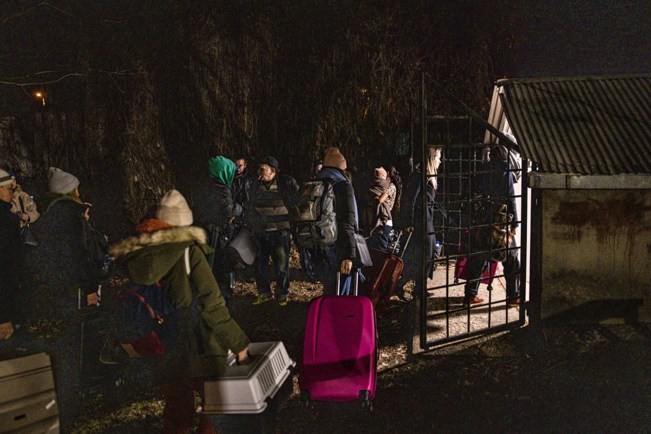 Ουκρανοί πρόσφυγες εγκαταλείπουν την πατρίδα τους
