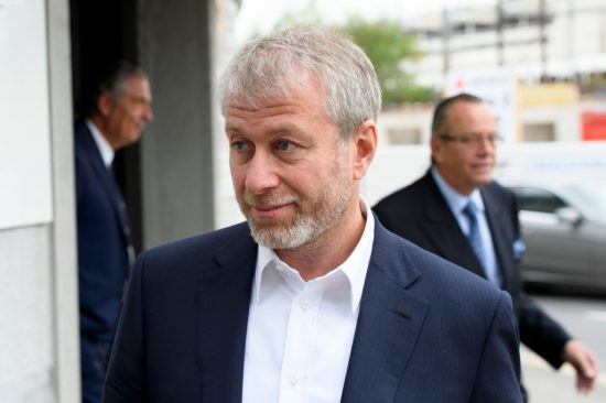 Οι ΗΠΑ κατηγορούν τον Ρώσο επιχειρηματία Ρομάν Αμπράμοβιτς για εξαγωγή αεροσκαφών στη Ρωσία