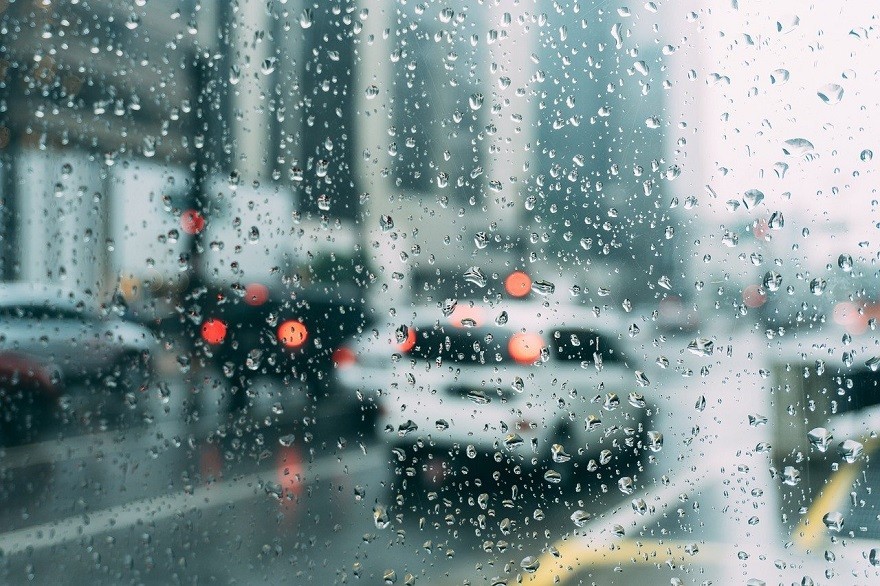Βροχερός καιρός στον δρόμο