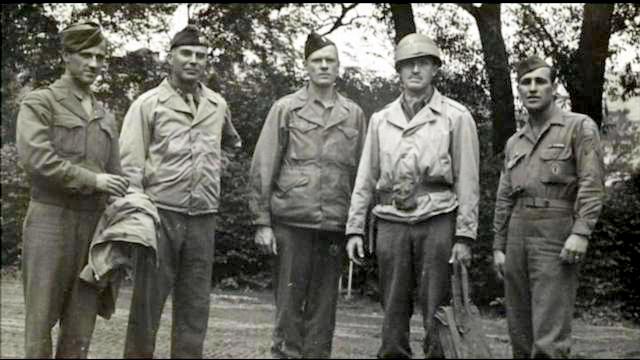 Τα μέλη της αληθινής ομάδας «Μνημείων άνδρες» στον Β΄ Παγκόσμιο Πόλεμο