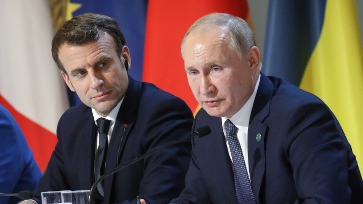 Ο πρόεδρος της Ρωσίας Βλαντίμιρ Πούτιν με τον Γάλλο ομόλογό του Εμανουέλ Μακρόν