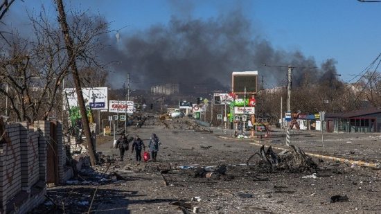 Ουκρανία: Οι ρωσικές δυνάμεις εμποδίζουν την απομάκρυνση αμάχων από την πόλη Ιζιούμ