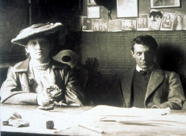 Ο Πάμπλο Πικάσο τη δεκαετία του 1910 με την φίλη και μοντέλο του Φερνάντ Ολιβιέ