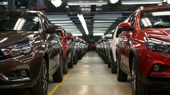 Η Ρωσία απαγορεύει τις εξαγωγές αυτοκινήτων και αεροσκαφών έως το τέλος του 2022
