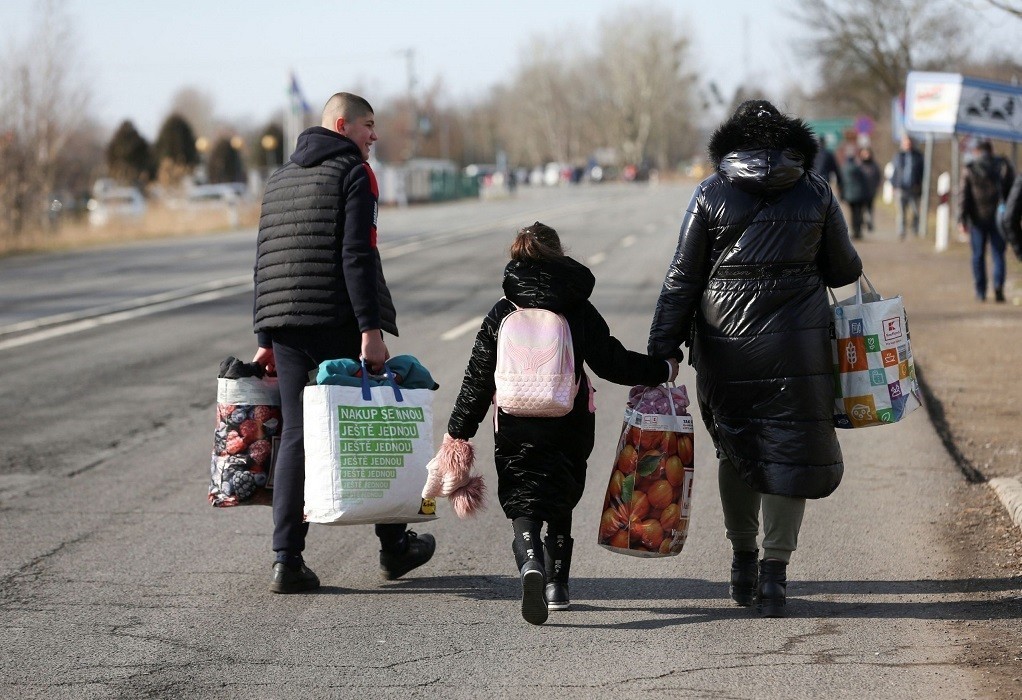 Ουκρανοί πρόσφυγες φεύγουν από Ουκρανία
