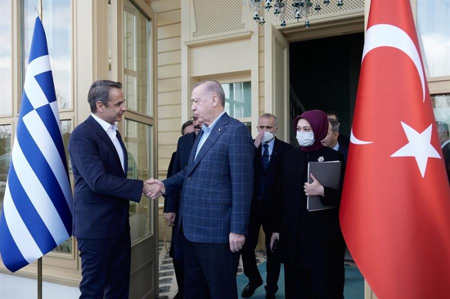 Ο Πρόεδρος της Τουρκίας Ρετζέπ Ταγίπ Ερντογάν με τον Έλληνα πρωθυπουργό Κυριάκο Μητσοτάκη