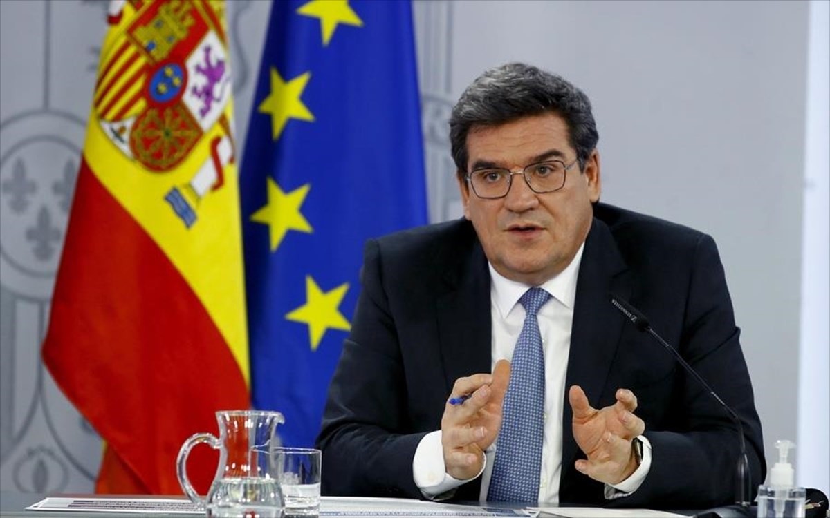 Ο Ισπανός υπουργός Μετανάστευσης Χοσέ Λουίς Εσκρίβα