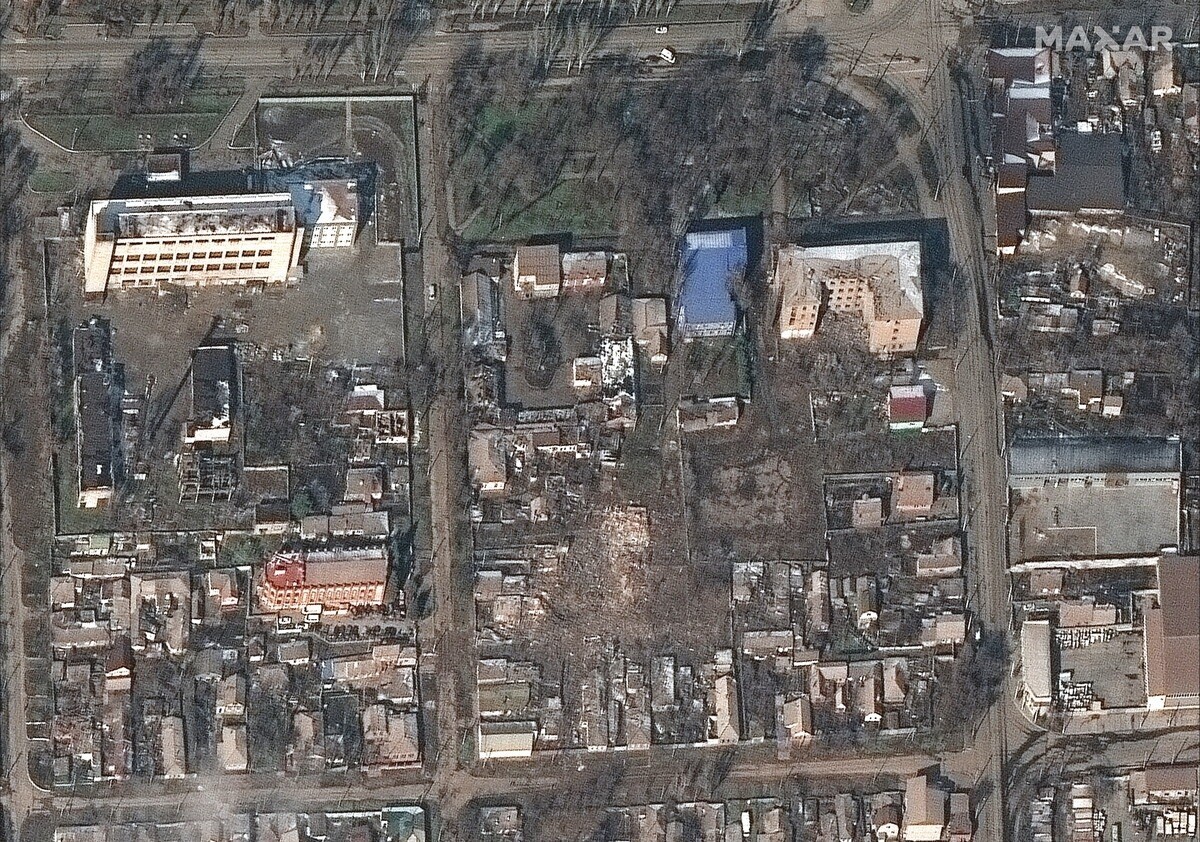 Βομβαρδισμένο τοπίο στην Μαριούπολη