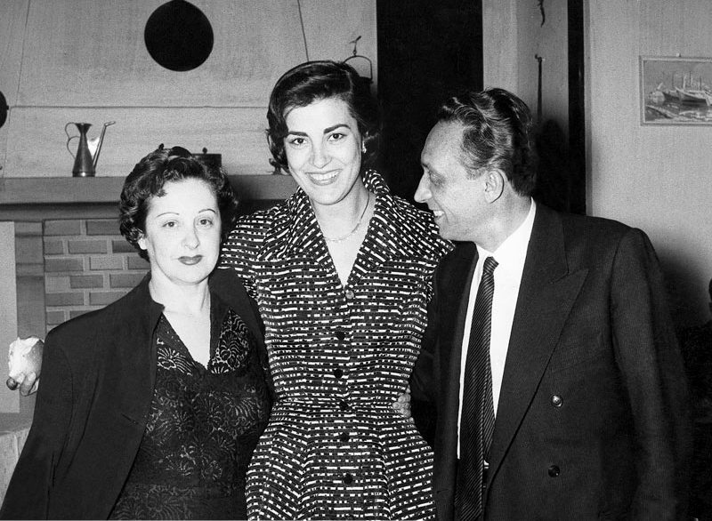 Ο Φιλοποίμην Φίνος και η σύζυγός του Τζέλλα με την Ειρήνη Παπά το 1961