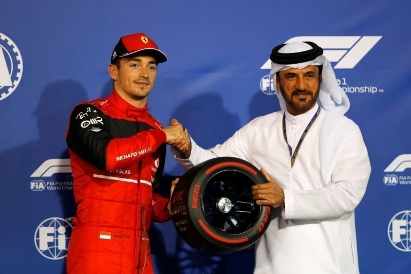 O Λεκλέρκ πήρε το βραβείο της pole από τον πρόεδρο της FIA, Μοχάμεντ μπιν Σουλαγιέμ.