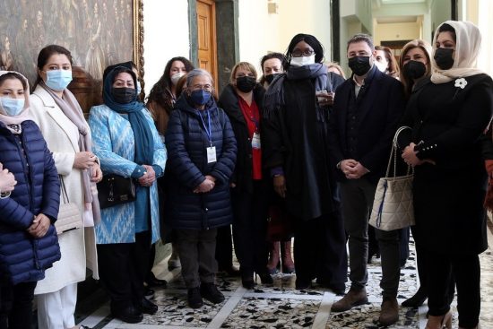 Με γυναίκες πρόσφυγες συναντήθηκε ο Νίκος Ανδρουλάκης: Ηχηρό μήνυμα κατά του πολέμου