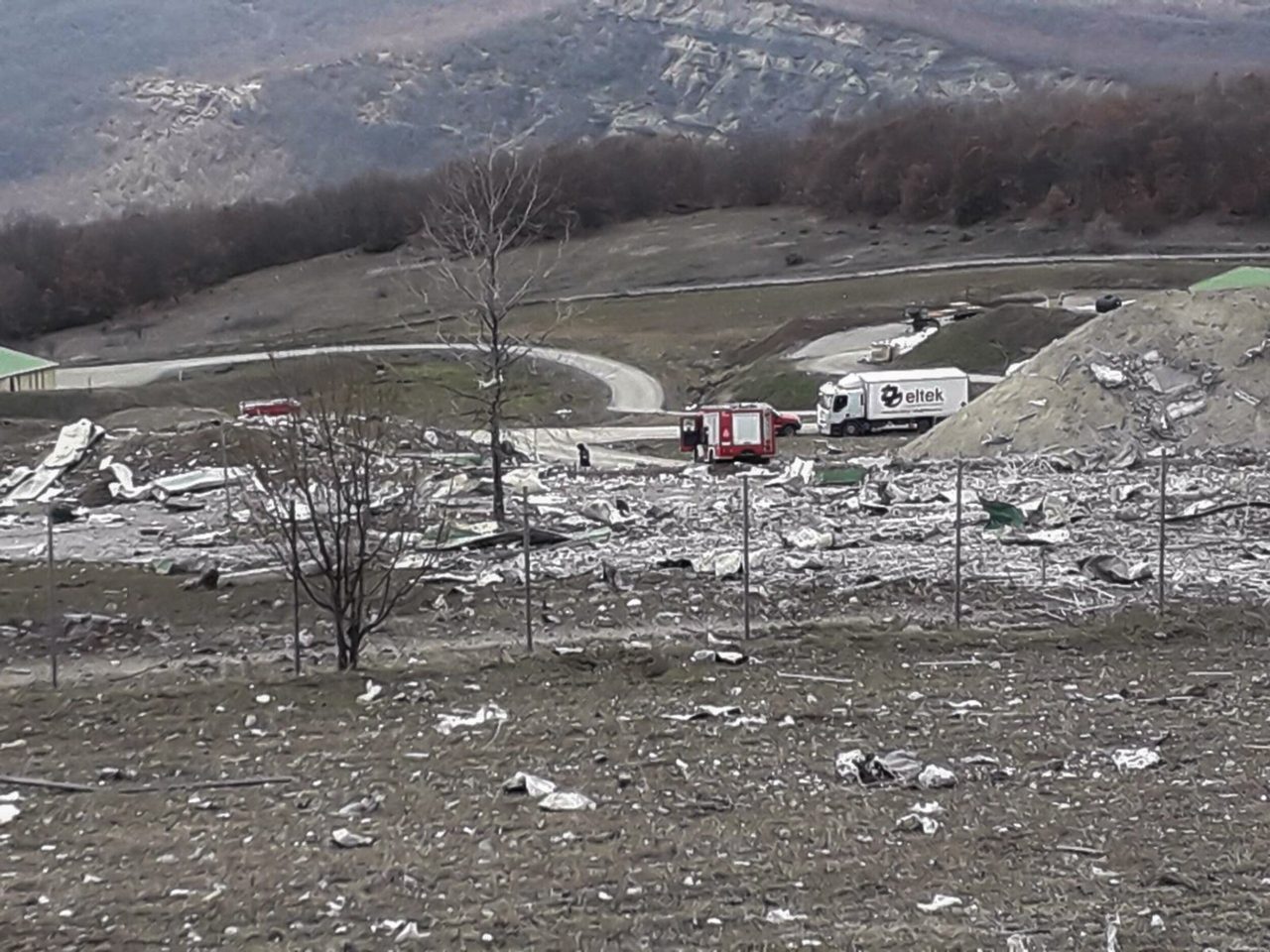 Ο τόπος του εργοστασίου της ΕΛΤΕΚ στην Ιτέα Γρεβενών που καταστράφηκε από την έκρηξη