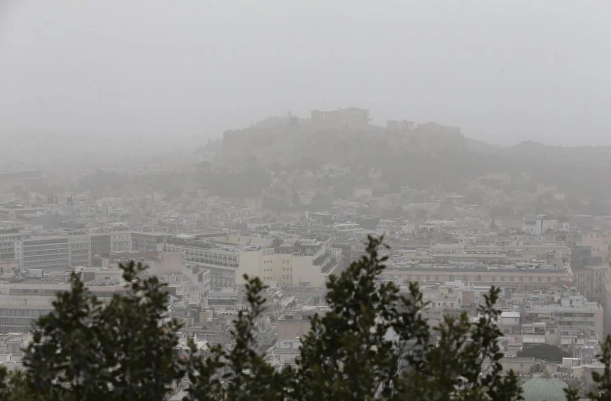 Αφρικανική σκόνη στο κέντρο της Αθήνας