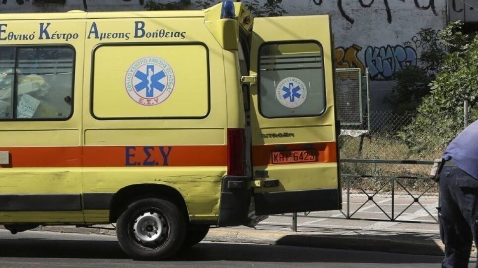 Ασθενοφόρο στην Θεσσαλονίκη σε τροχαίο δυστύχημα