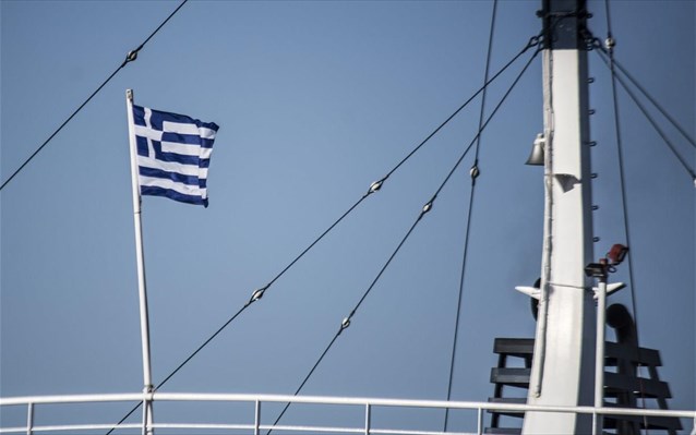 Πλοίο με ελληνική σημαία