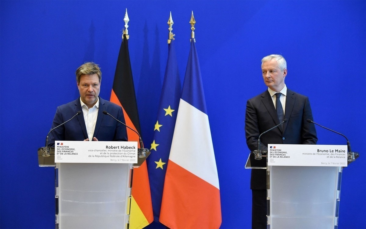 Ο υπουργός Οικονομίας της Γερμανίας Ρόμπερτ Χάμπεκ και ο Γάλλος υπουργός Οικονομικών Μπρούνο Λεμέρ