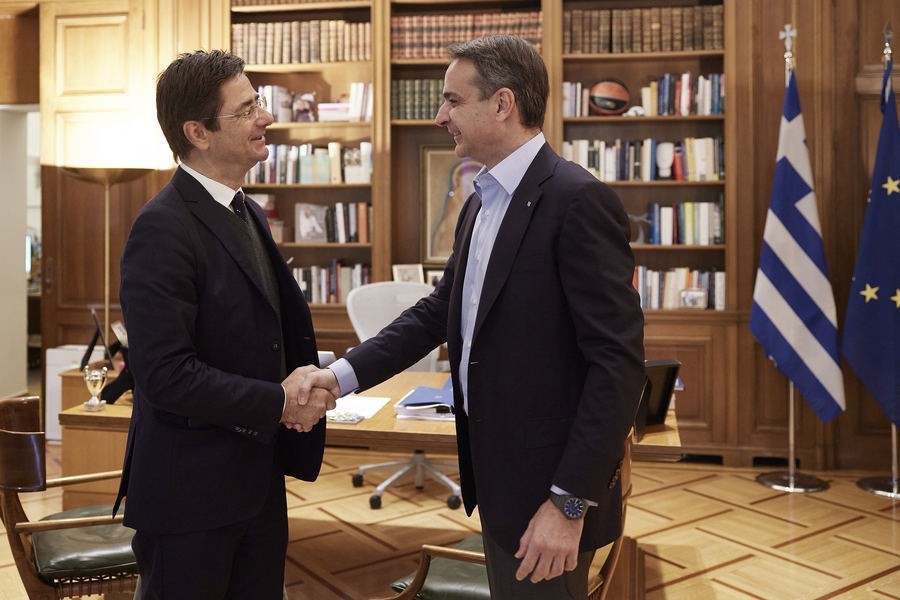 Ο πρωθυπουργός Κυριάκος Μητσοτάκης συναντάται με τον Nicolas Dufourcq στο Μέγαρο Μαξίμου
