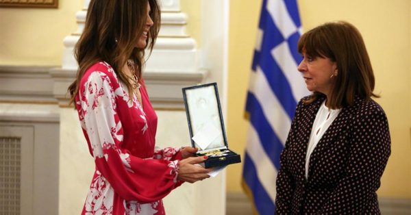 Θεοδώρα Πικρού - Βαλεντή: Τι δήλωσε για το Βραβείο Ευποιίας της Αλίκης Περρωτή και πώς τιμάει τη γιαγιά της