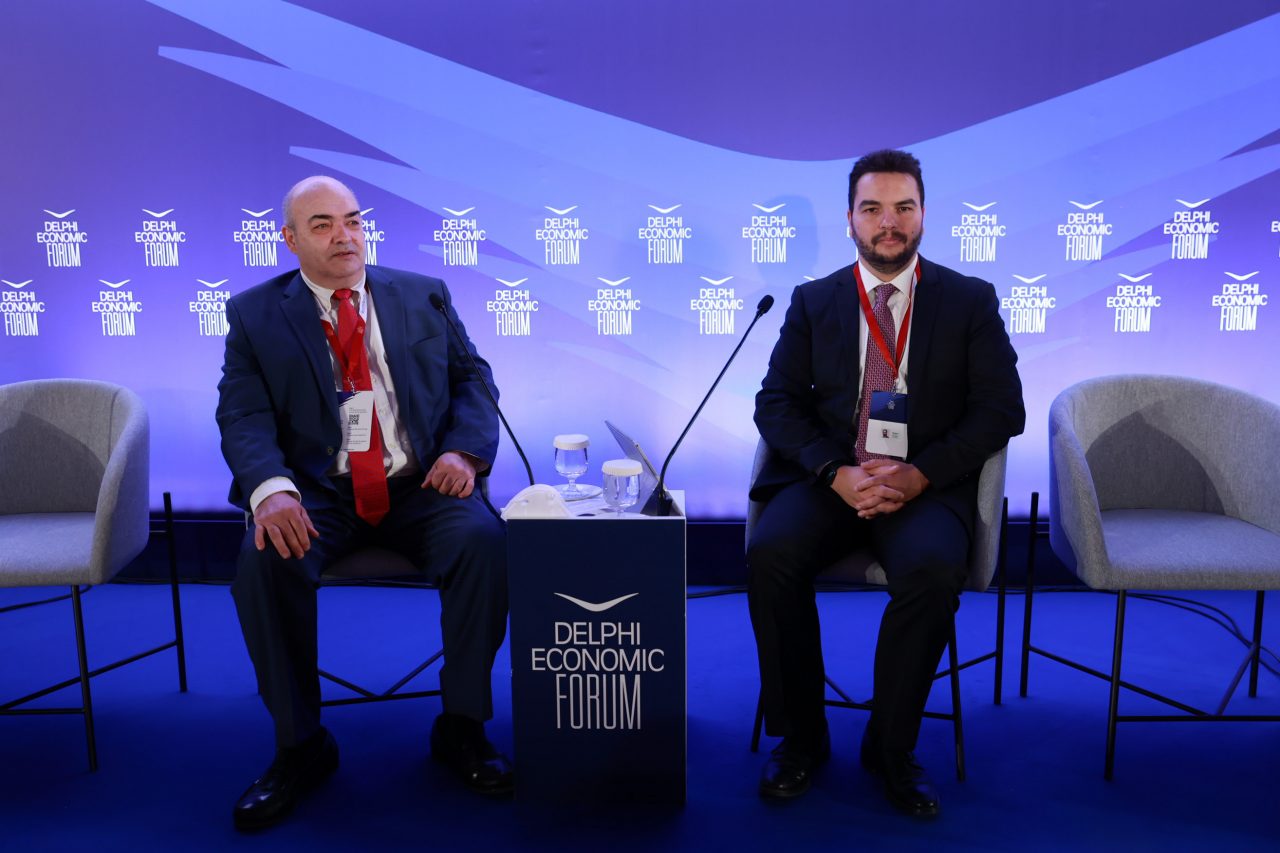Από αριστερά ο Δρ. Πέτρος Καπασούρης, Γενικός Διευθυντής της ΤΕΙΡΕΣΙΑΣ ΑΕ και ο Δημήτρης Πεφάνης δημοσιογράφος του CNN Greece.