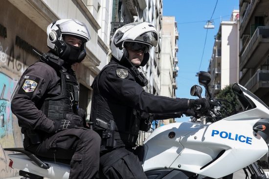 Ένταση σε πορεία στο κέντρο της Αθήνας – Τραυματίστηκαν τρεις αστυνομικοί