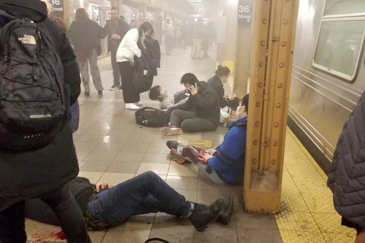 Τραυματίες μέσα στον σταθμό της Νέας Υόρκης