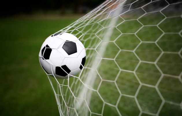 Μπάλα ποδοσφαίρου - Κρίσιμα παιχνίδια σήμερα στη Super League και τη Serie A